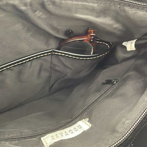 BARNEY’S NY BLACK PATENT LEATHER CROSSBODY TOTE - Picture 3 of 8